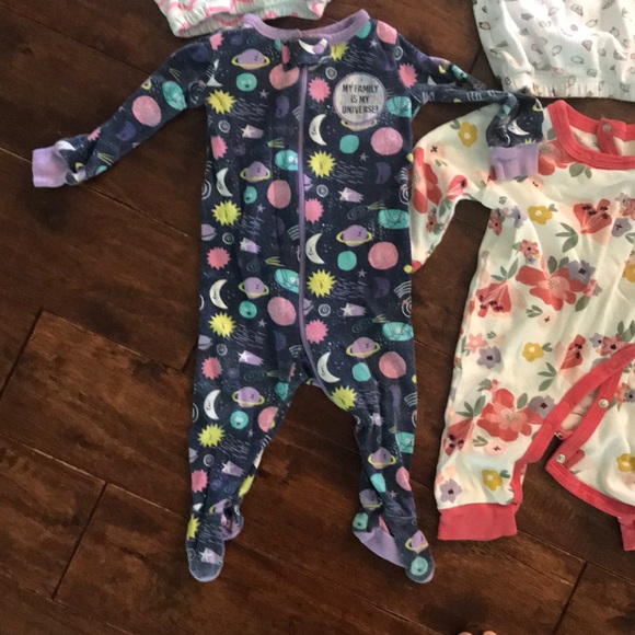 Lot of Girl Pajamas 3-6 months - Picture 2 of 5